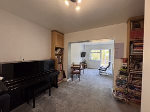 family room- click for photo gallery